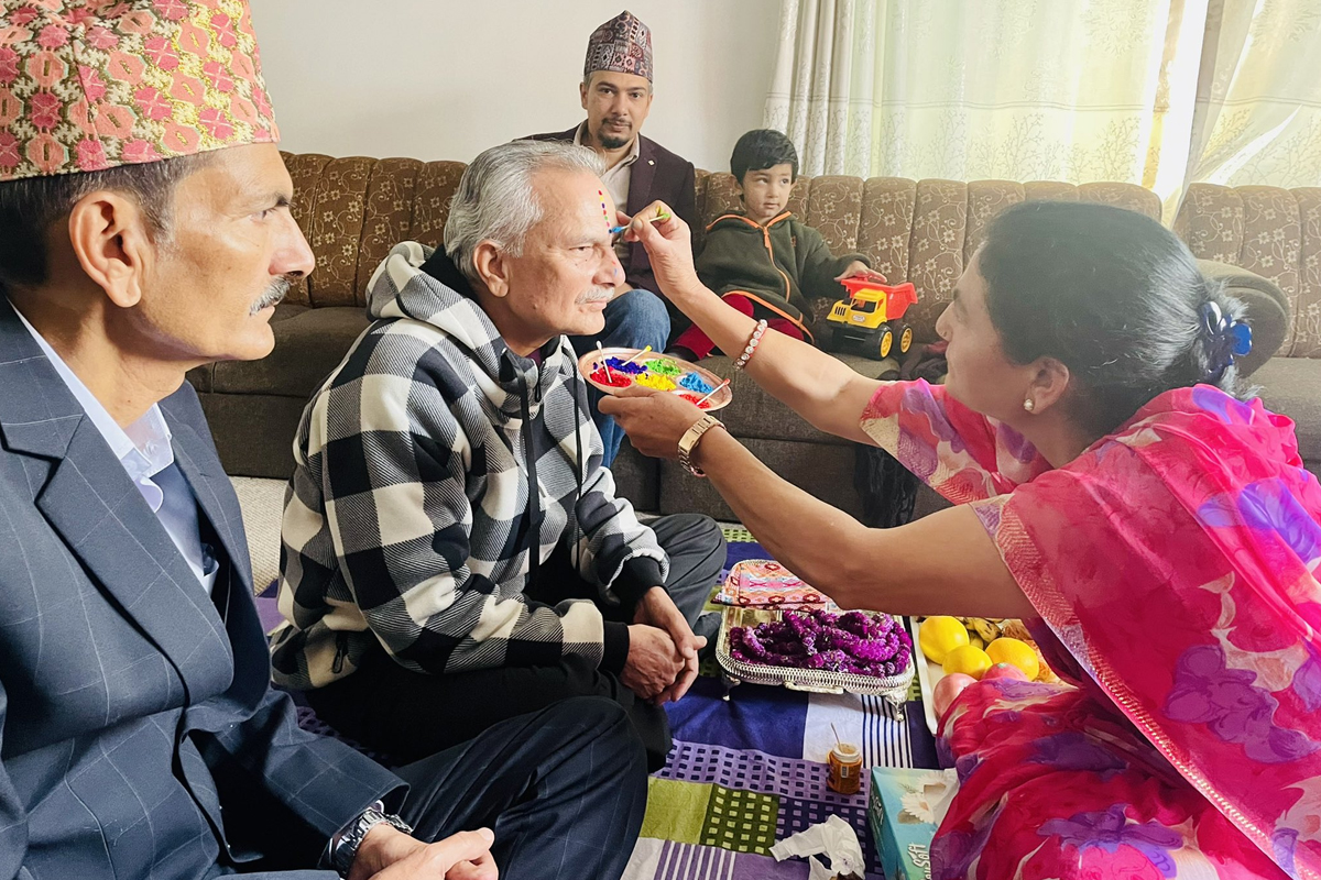 बाबुरामले लगाए भाइटीका