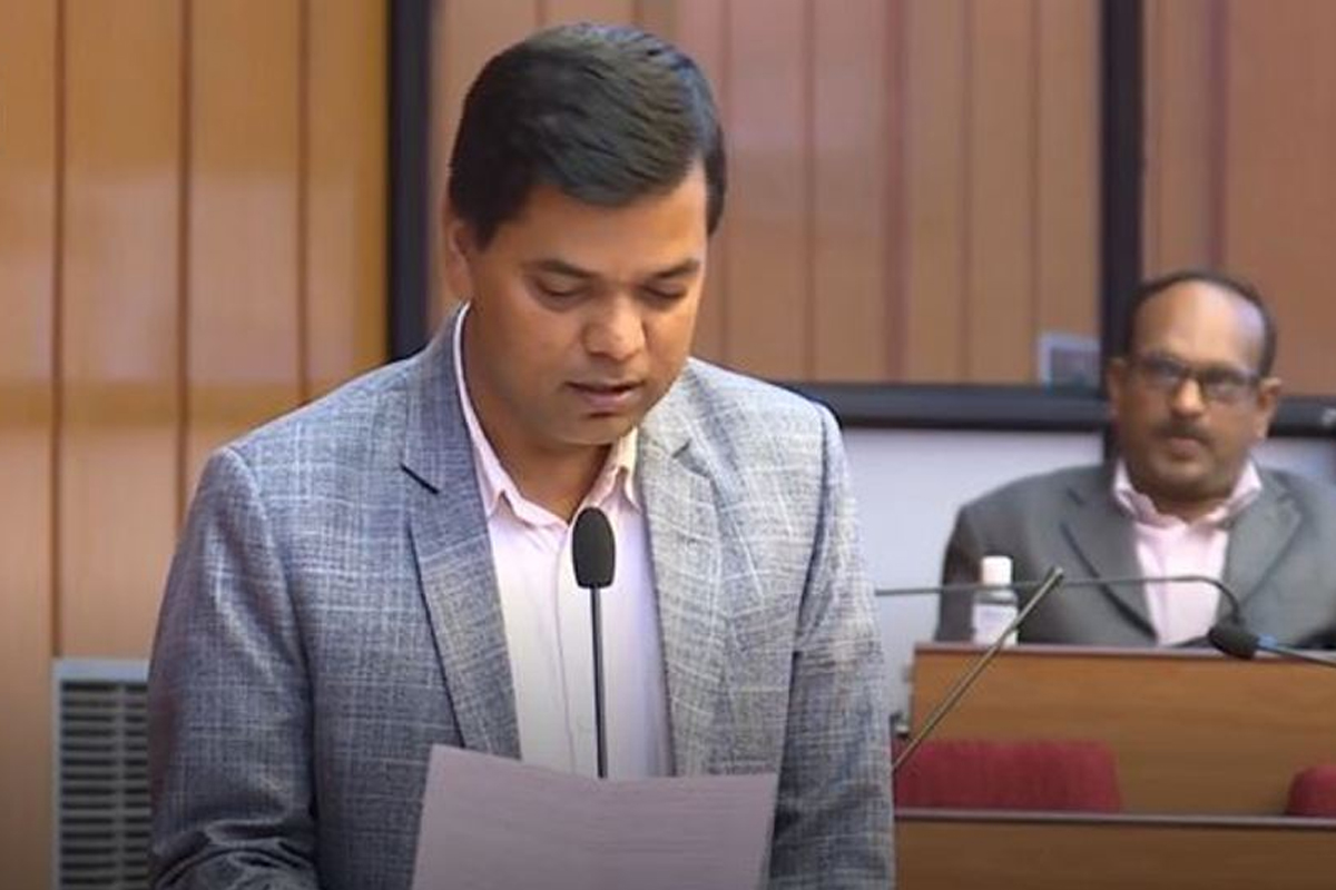 मन्त्री बन्न नेताका घरघरमा भैलो खेल्न थाले : सांसद पन्थ