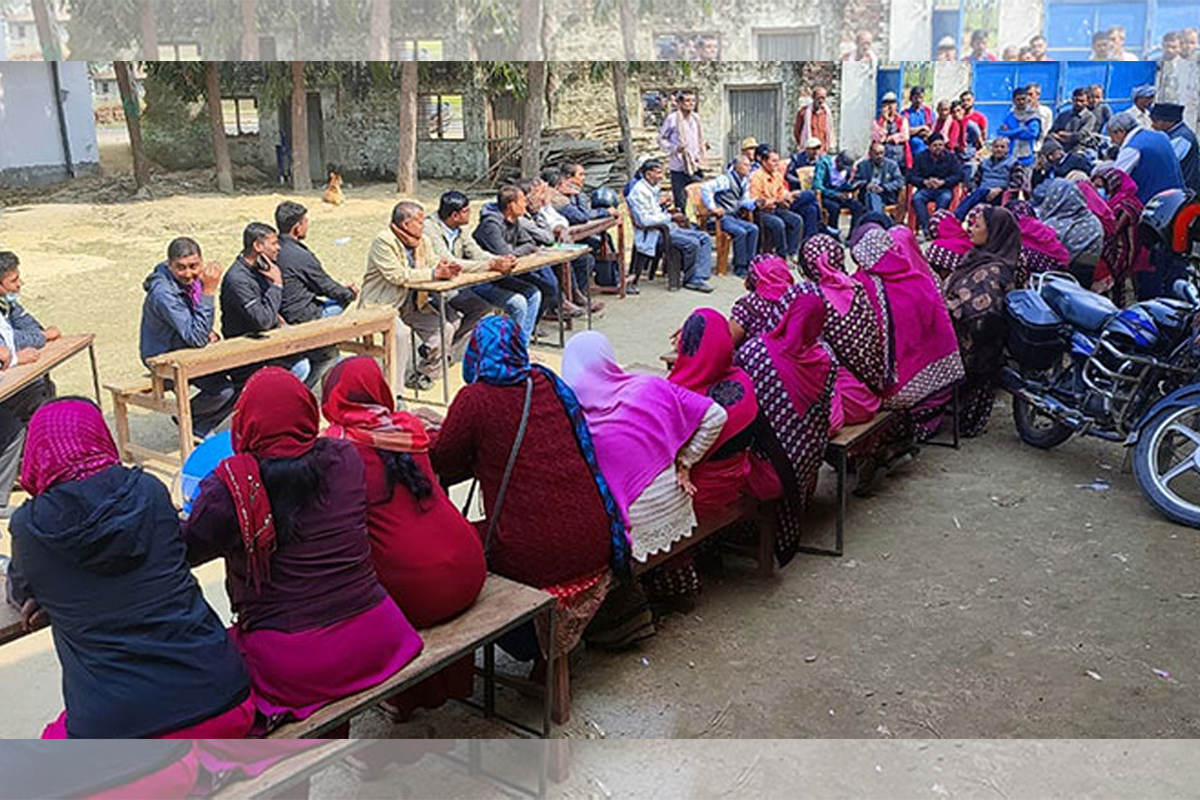 तलब नपाएपछि विद्यालय बन्द गरी शिक्षक आन्दोलनमा