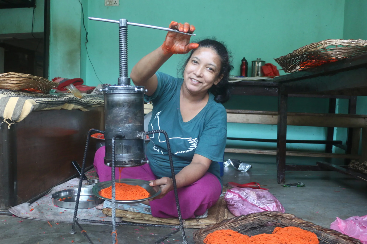 झिनियाँ रोटीबाटै मनग्ये आम्दानी