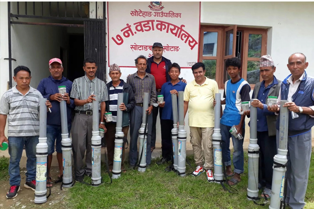 खोटाङमा बाँदर धपाउने उपकरण निःशुल्क वितरण