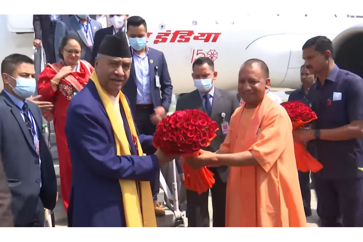 देउवालाई बनारसमा योगी आदित्यनाथले गरे स्वागत