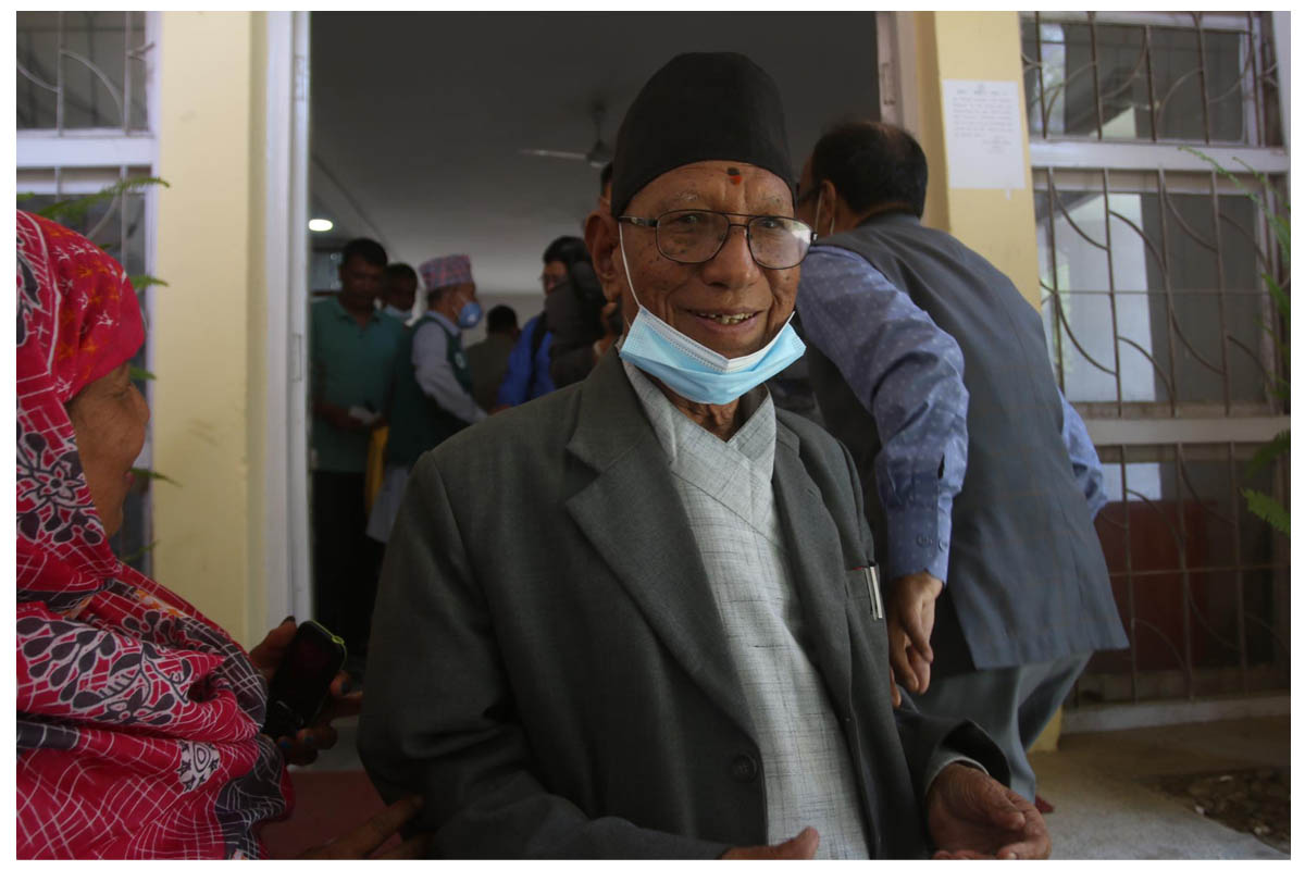 २०२९ सालदेखि निरन्तर वडाध्यक्ष जितेका नरसिंहले फेरि दिए उम्मेदवारी