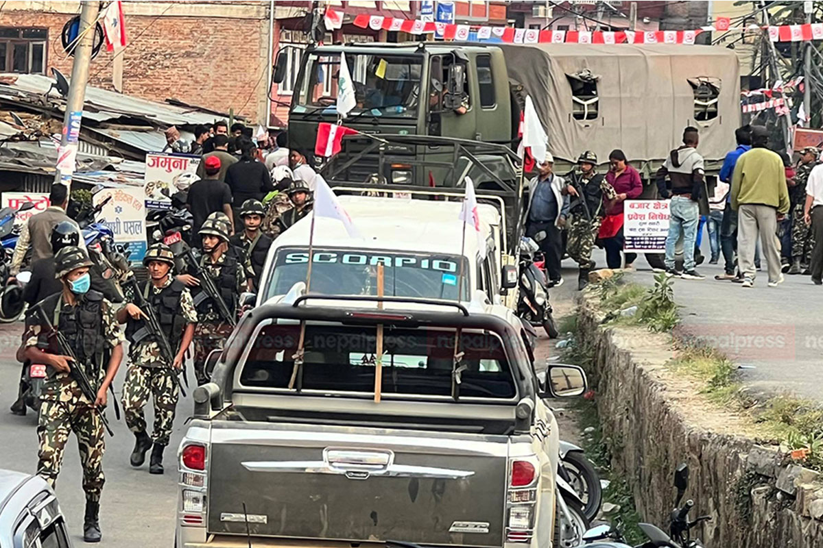 माओवादी कार्यकर्ताबीचको विवादले निर्वाचन अधिकृतको कार्यालयमा तोडफोड