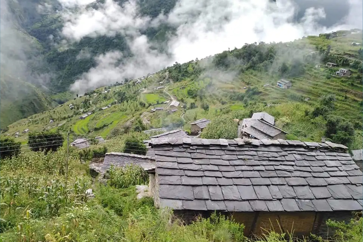 तामाखानीले घेरिएको गाउँ