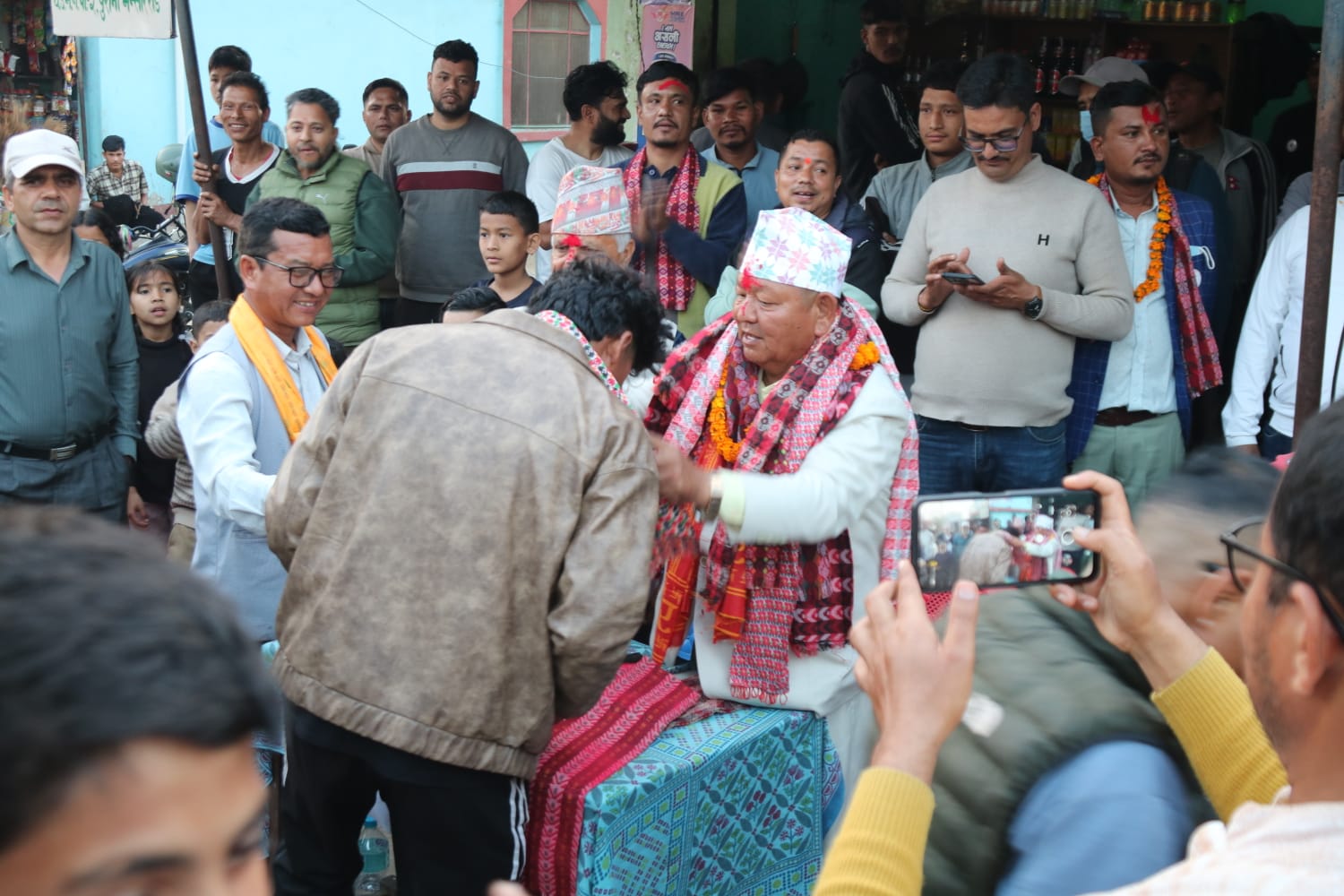कैलाली-५ मा प्रेम आलेको पक्षमा जनलहर, ११५ युवा नेपाली कम्युनिष्ट पार्टिमा प्रवेश