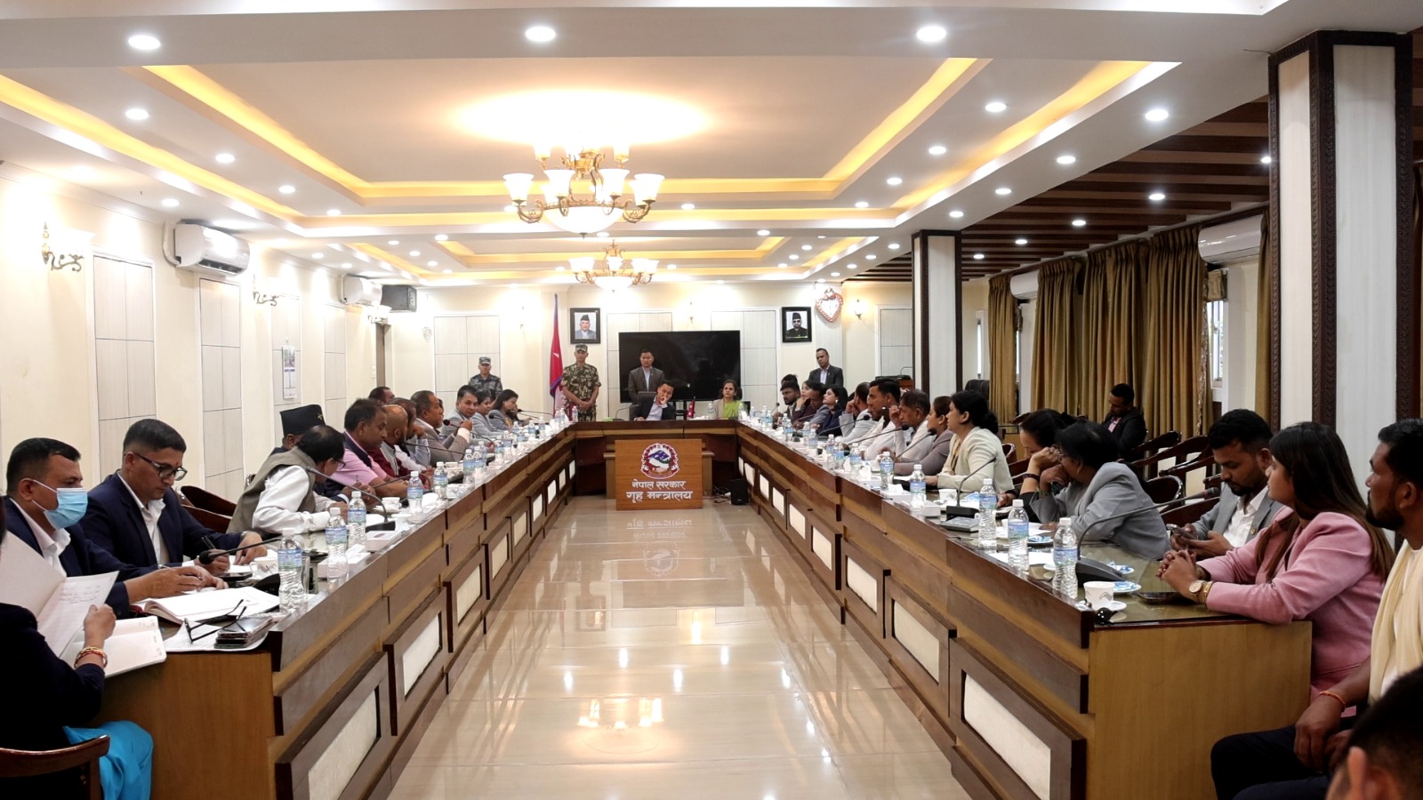 मधेश आन्दोलन र तनावबारे गृहमन्त्री र उद्योगमन्त्रीद्वारा सांसदहरूसँग संयुक्त छलफल