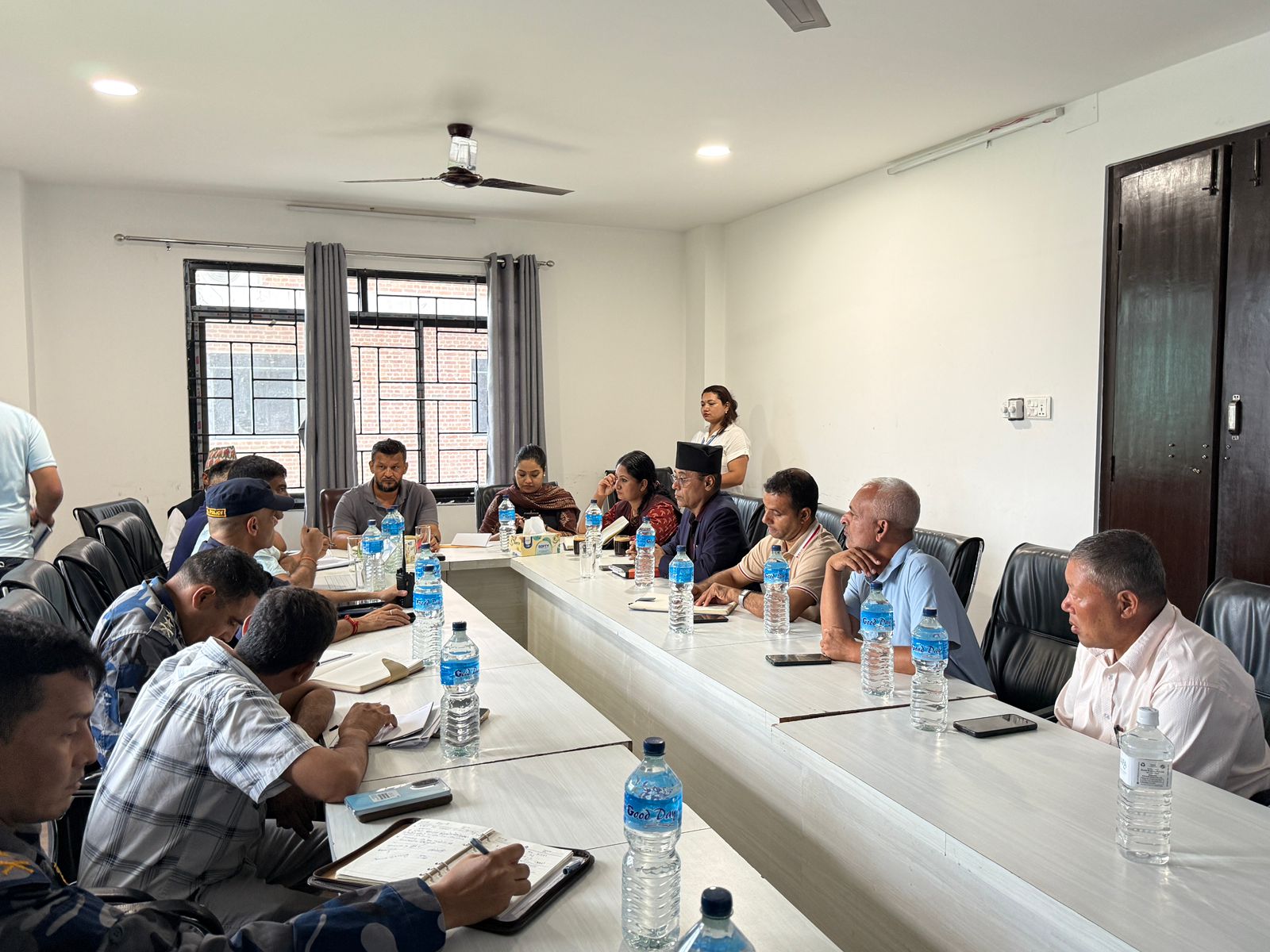 बाढीपीडितको पुनर्स्थापनाका लागि स्थानीय जनप्रतिनिधिसँग मन्त्री रावलको छलफल 