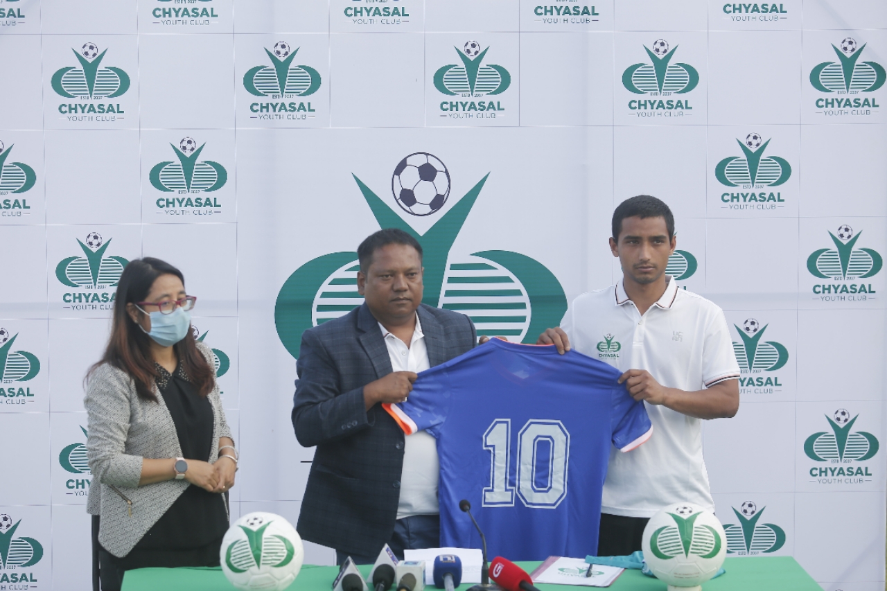 इटालीबाट आएका विकासले च्यासलबाट खेल्ने