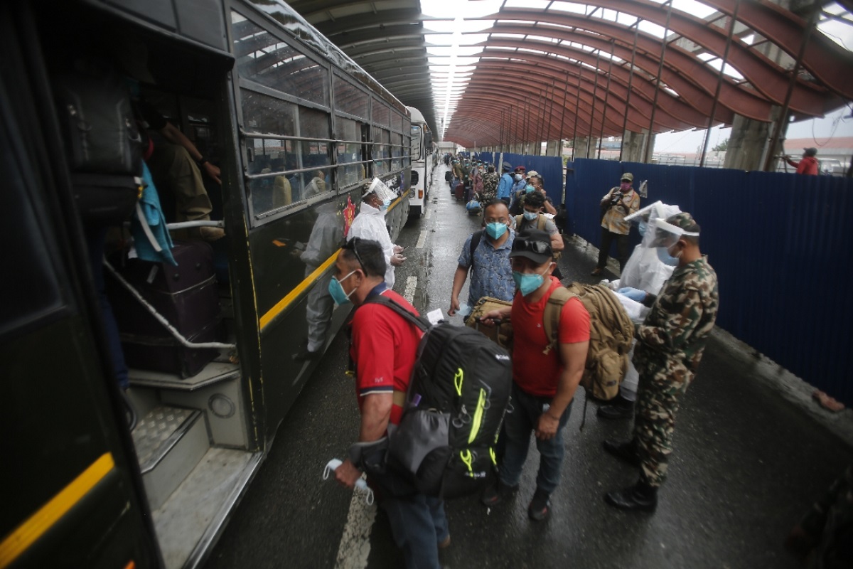 अफगानिस्तानबाट नेपाल पुगेका १२७ जनालाई धापासीस्थित आइसोलेसन सेन्टर लगियो
