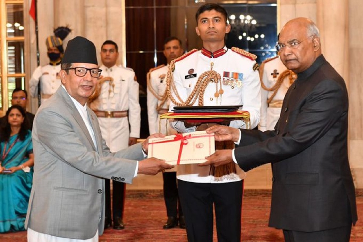 नेपालका राजदूत शर्माले भारतीय राष्ट्रपतिसमक्ष बुझाए ओहोदाको प्रमाणपत्र