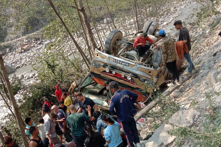 छुट्टाछुट्टै सवारी दुर्घटनामा ६ को मृत्यु, दुईजना मृत फेला
