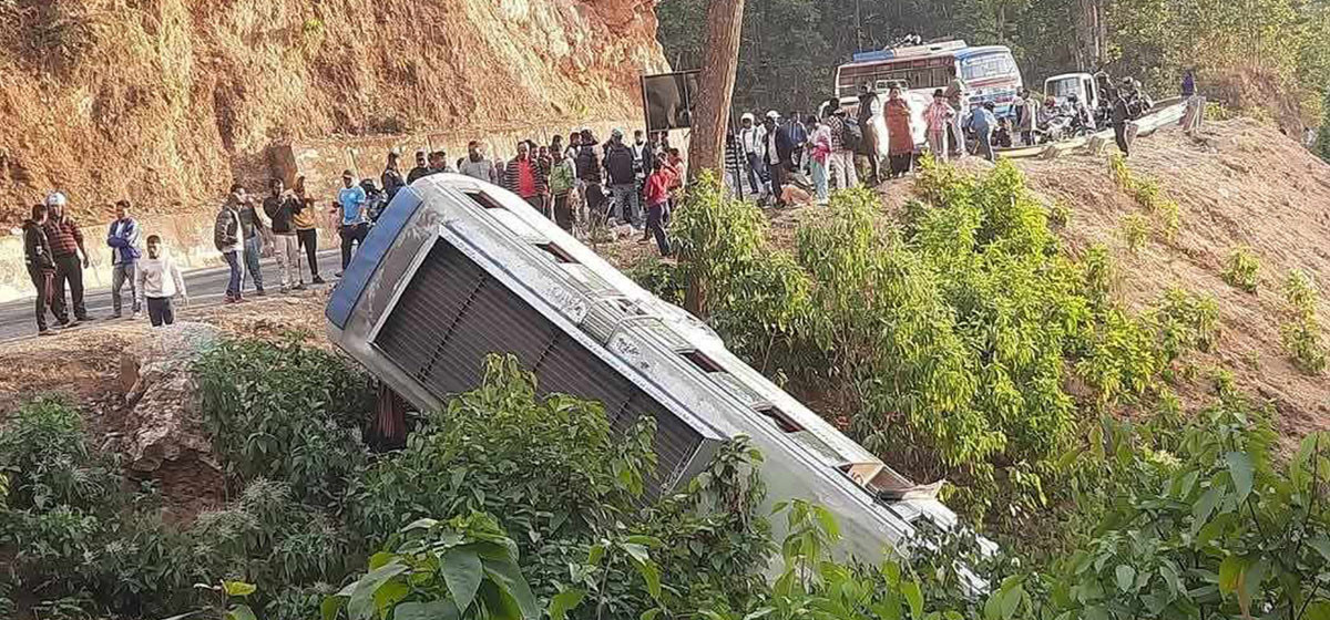 विद्यार्थी बोकेको बस दुर्घटना, ६ जना घाइते