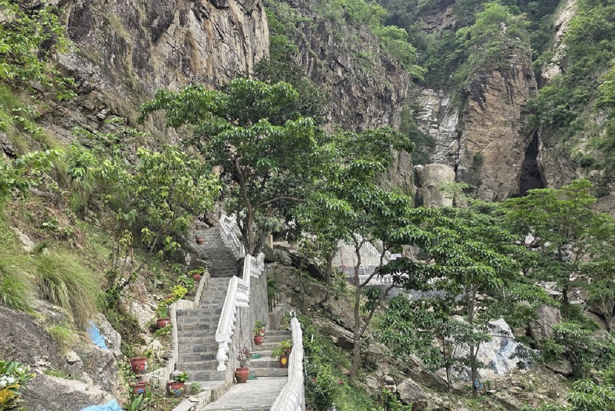 पूर्वाधार निर्माणसँगै पर्यटकको रोजाइमा ऐनापहरा