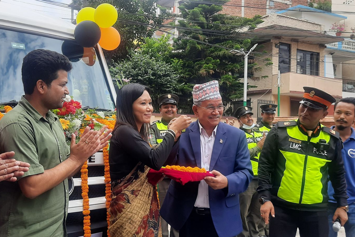 ललितपुरमा हुइँकिँदै जनावर एम्बुलेन्स