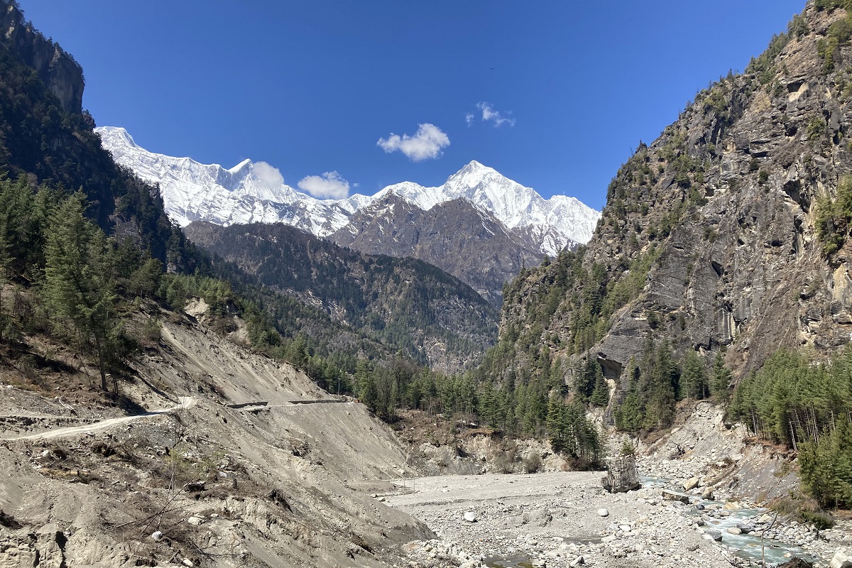 अन्नपूर्ण हिमाल र फेदीमा मर्स्याङ्दी नदी