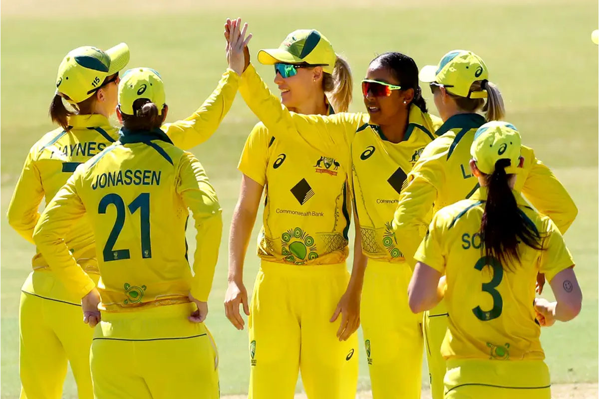 इंग्ल्यान्डलाई हराउँदै अष्ट्रेलियाले जित्यो एसेज सिरिज