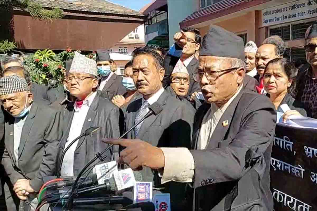 वकिलमाथि बल प्रयोग गरेपछि इजलास बहिष्कार गर्ने बारको निर्णय