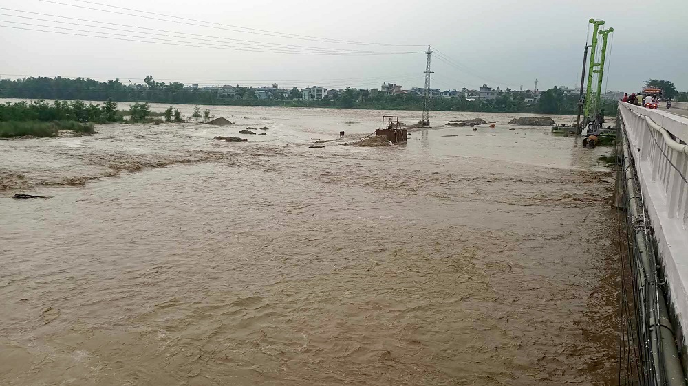 बाढी खेतमा पस्दा मकैबाली नष्ट