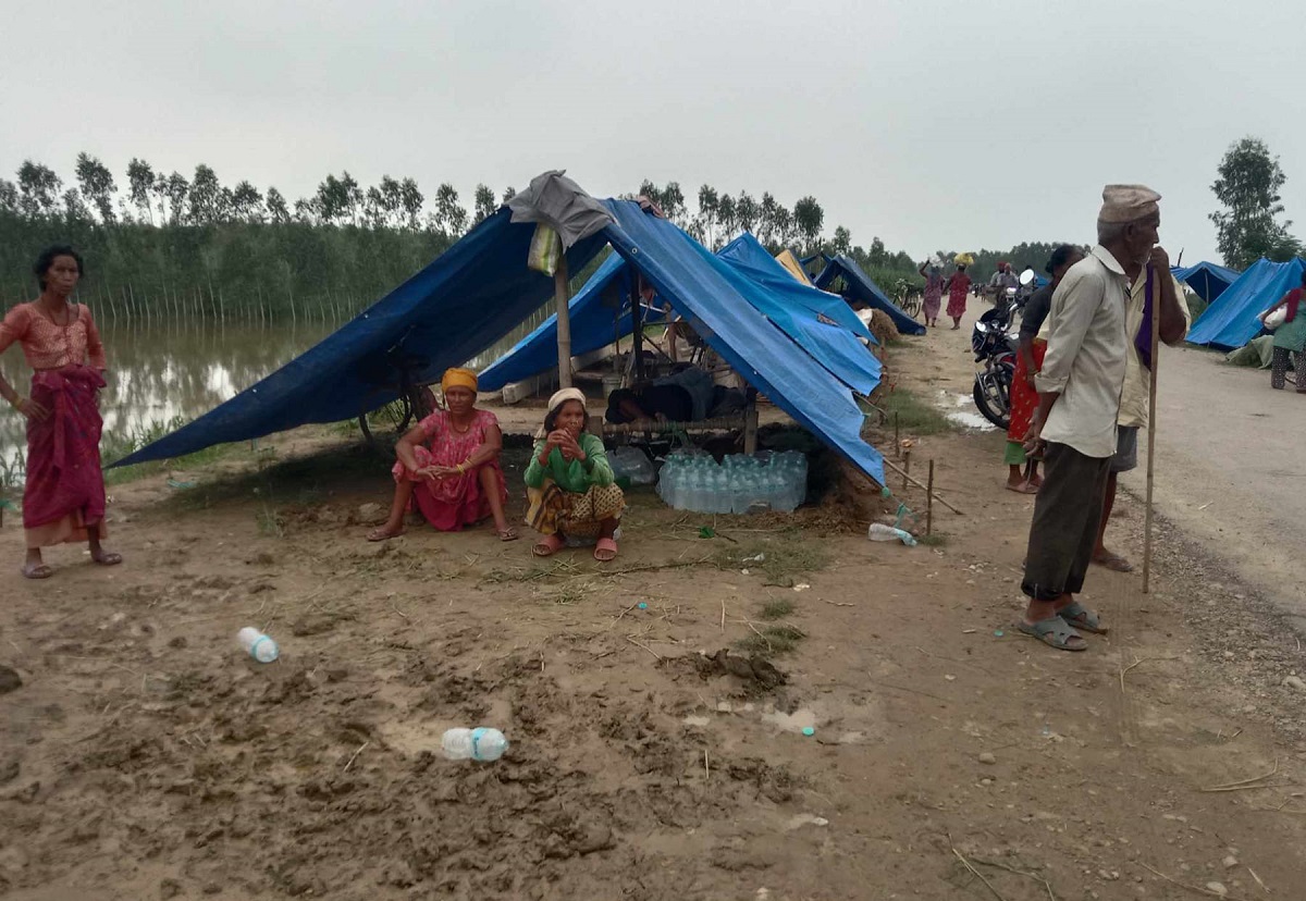सुक्खा खानेकुरा, सडकको बास