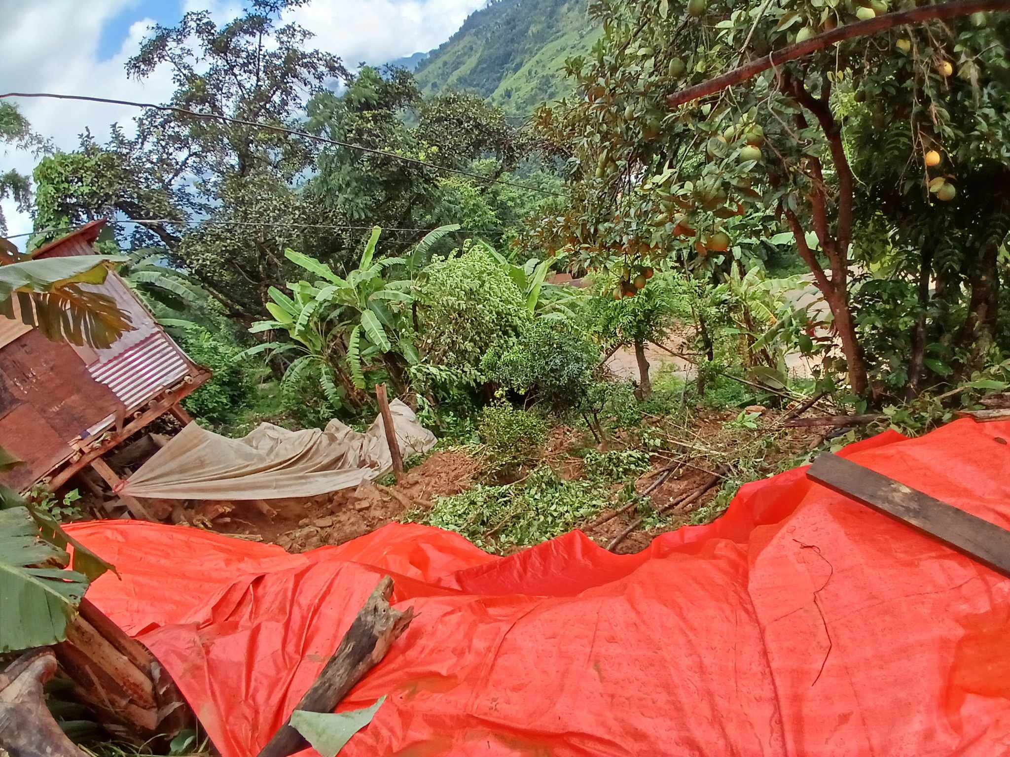 बडिगाडको पहिरोमा तीन बालबालिका अझै बेपत्ता