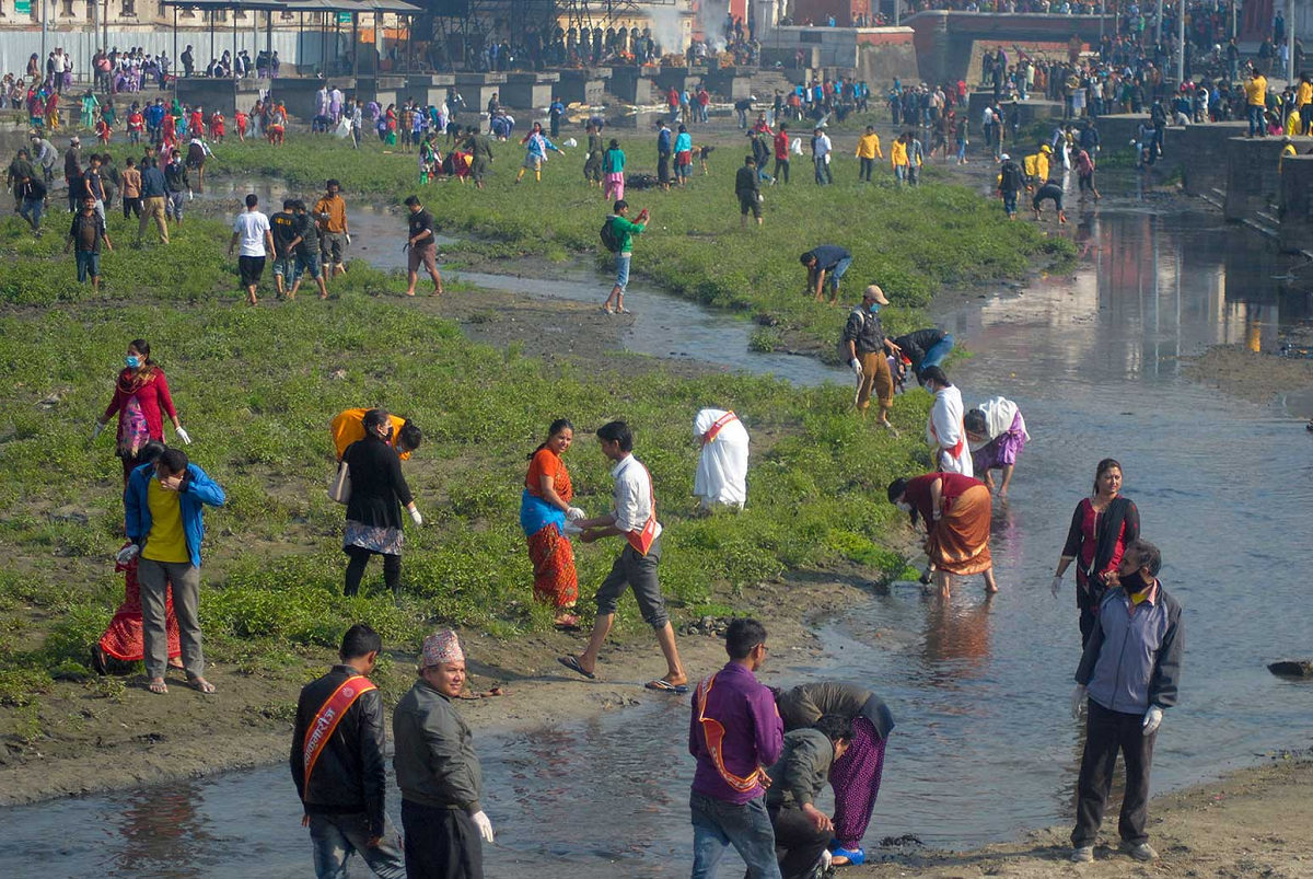 सुन्दरीजलबाट गोकर्णसम्मको बागमती किनारमा सफाइ