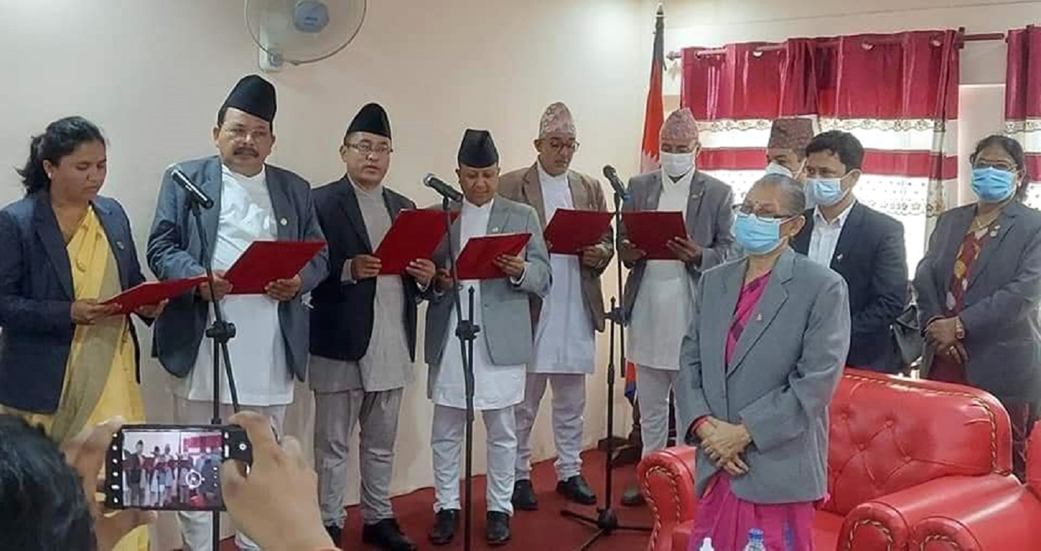 मुख्यमन्त्री शाक्यले विस्तार गरिन् बागमती मन्त्रिपरिषद्, यी हुन् शपथ लिएका ६ मन्त्री र ४ राज्यमन्त्री