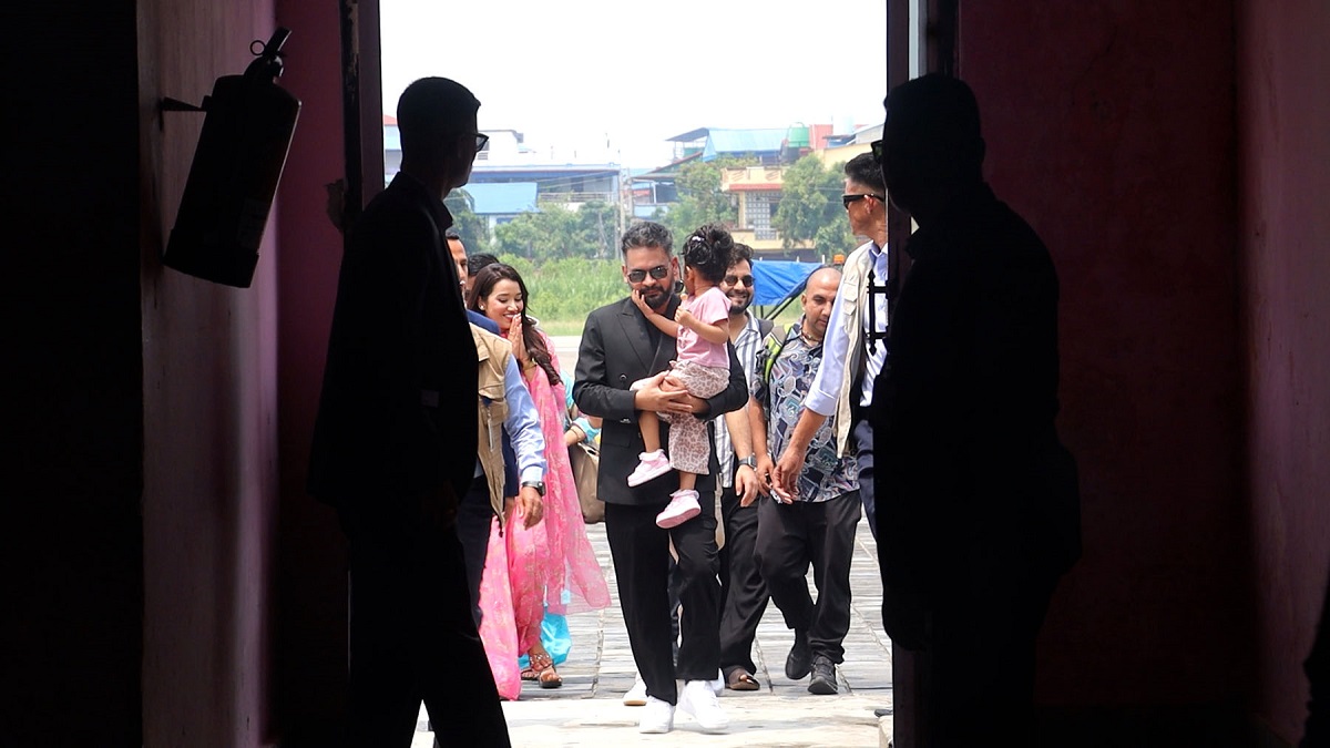 रास्वपा महाधिवेशनमा सहभागी हुन प्रधानमन्त्री बालेन चितवनमा