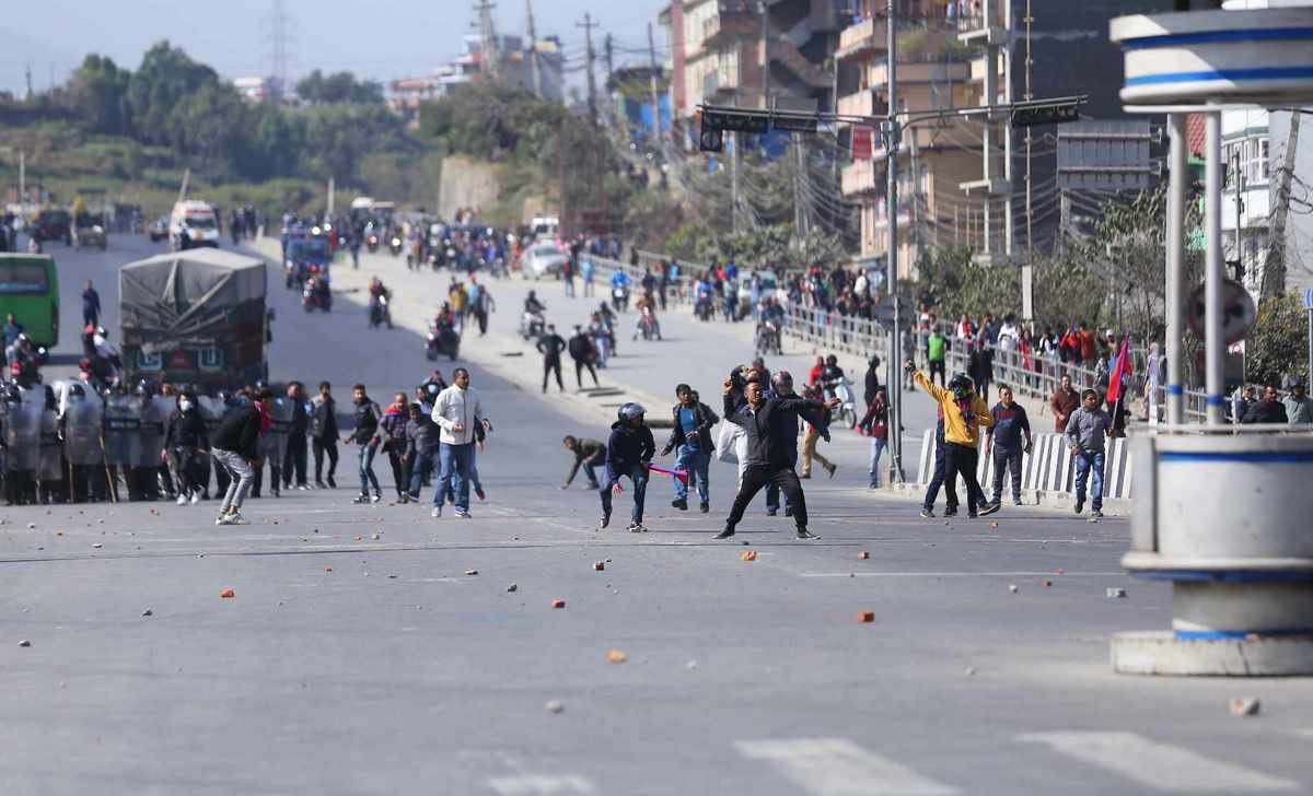 दुर्गा प्रसाईं समूह र युवा संघका कार्यकर्ताबीच झडप हुँदा २ जना घाइते