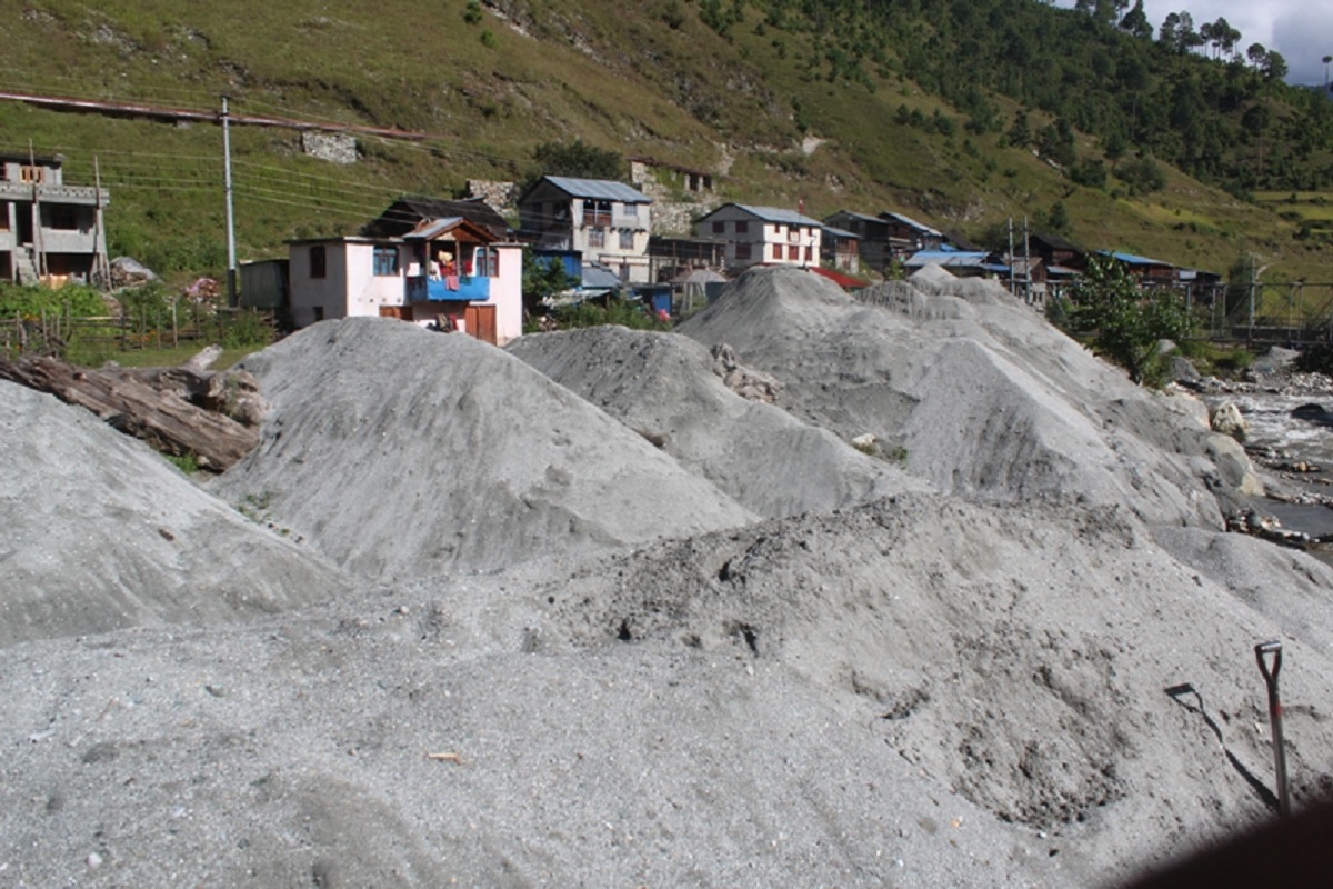 क्रसर उद्योगको नयाँ मापदण्ड कार्यान्वयन नगर्न सर्वोच्चको अन्तरिम आदेश