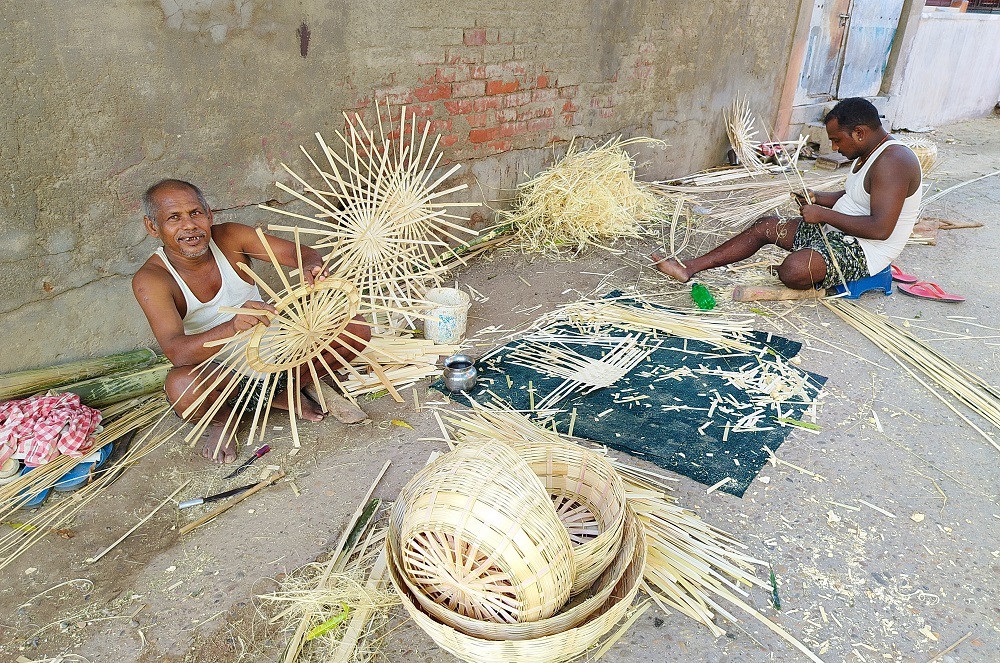 छठका लागि बाँस र बेतका भाँडाकुँडाको माग बढ्यो