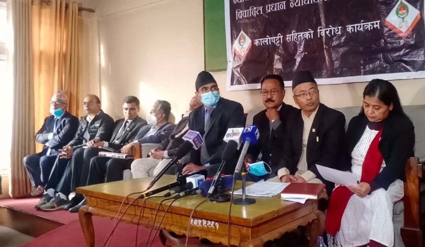 न्यायको मन्दिरलाई युद्धमैदान बनाइयो, आन्दोलन अझ सशक्त बनाउँछौँ : बार [भिडियो]