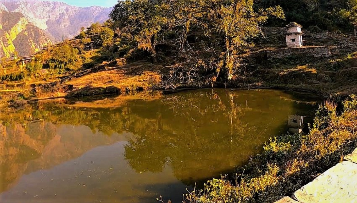 ओझेलमा ओखरबोट जंगलका तीन ताल
