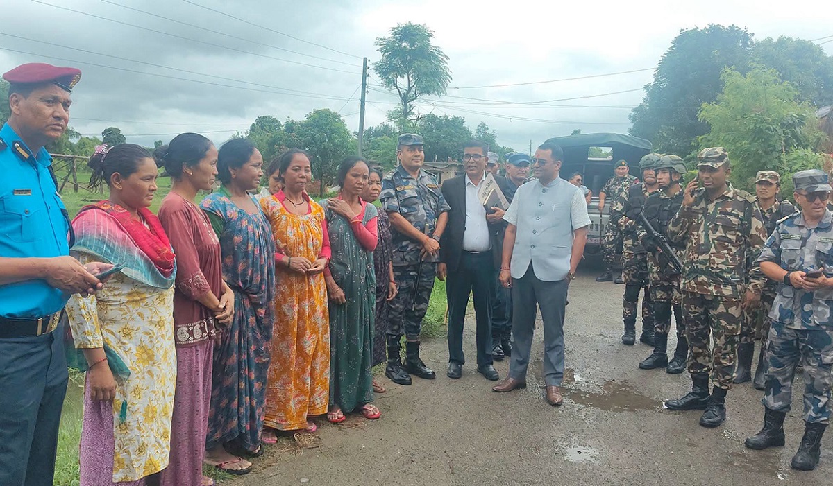 च्याउ खोज्न गएका महिलाहरु परिवारको सम्पर्कमा