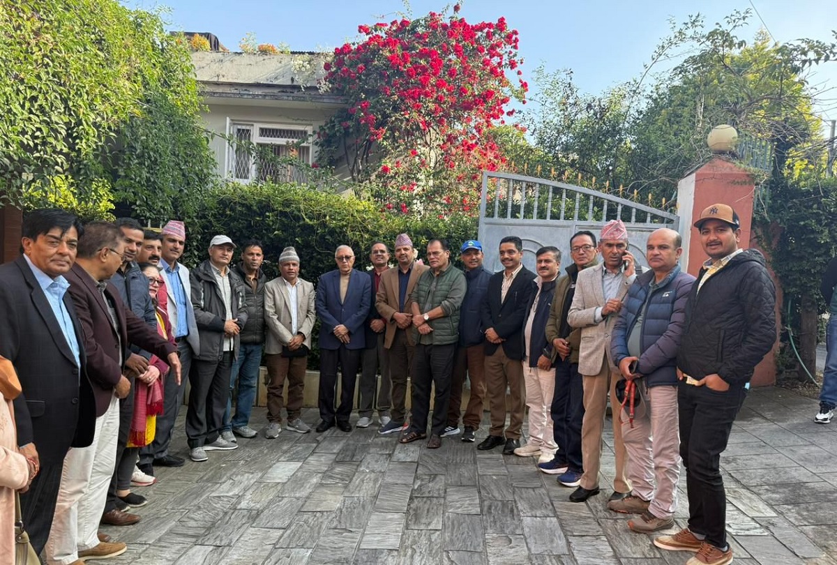 शेखर कोइरालासँग विशेष महाधिवेशन माग गर्ने नेताहरुको भेटवार्ता