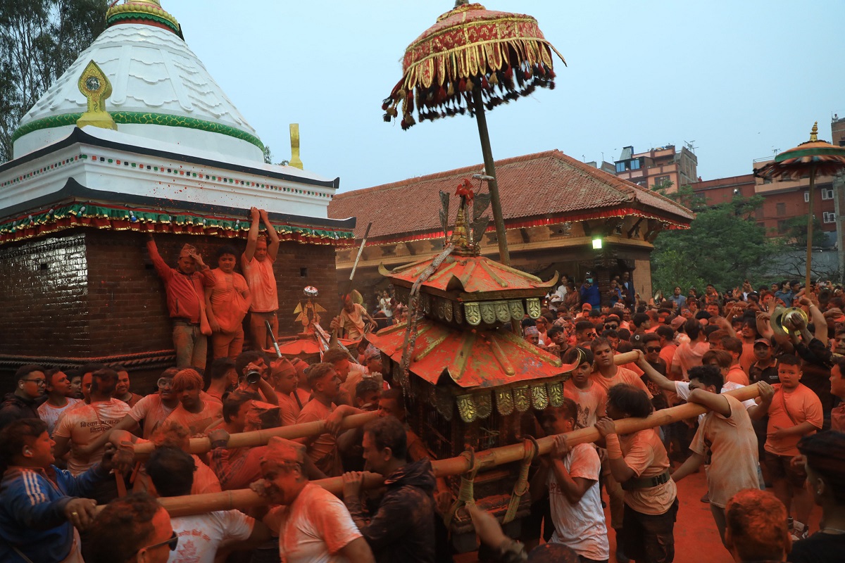बिस्का जात्राको पहिलो दिन नै भैरवको रथ भाँच्चिएपछि...