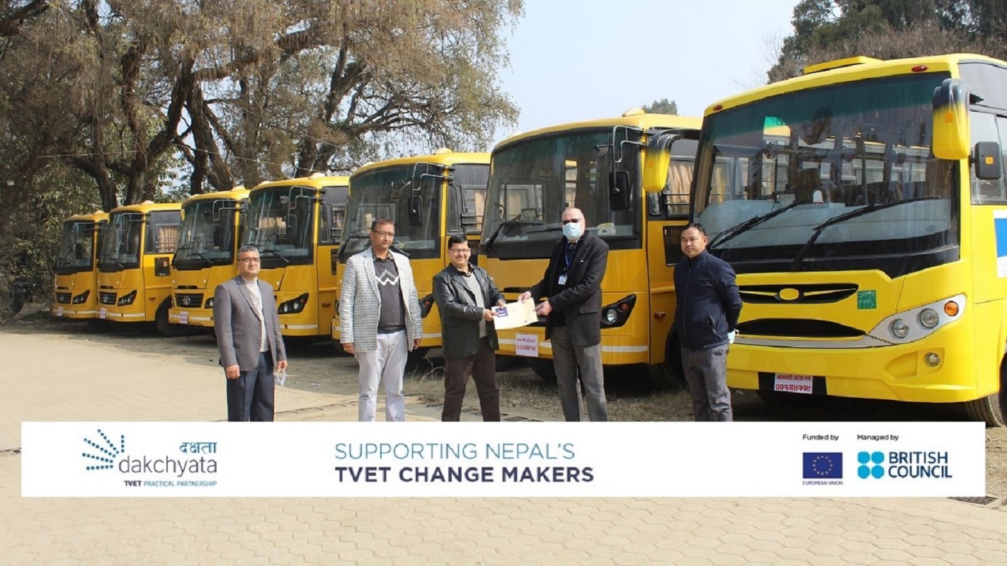 सीटीईभीटीलाई ब्रिटिस काउन्सिलले दियो ९ वटा बस