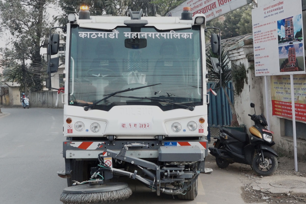 नौ ब्रुमरले खाए वर्षमै करोडको डिजेल, सडकमा धुलो उस्ताको उस्तै