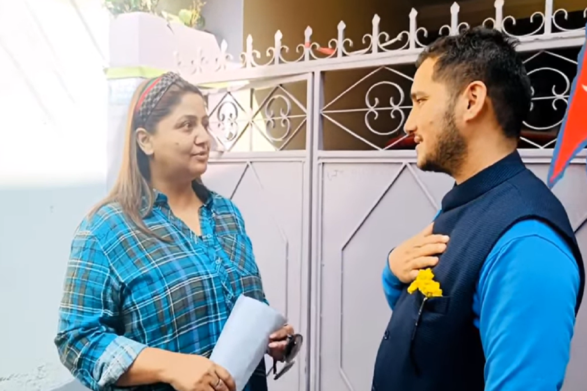 पुकार बमका लागि भोट माग्दै दयाहाङ र दीपाश्री