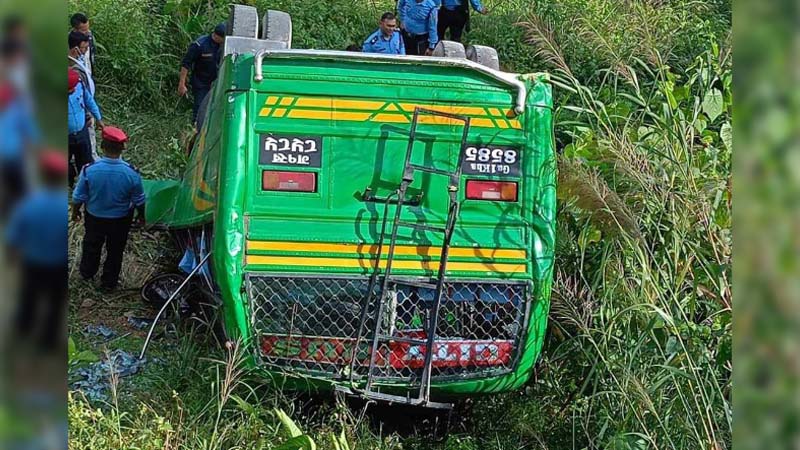 पोखराको शान्ति स्तूपमा बस दुर्घटना हुँदा २५ बढी घाइते