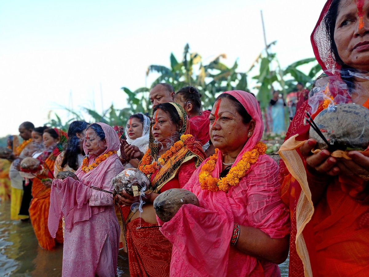 उदाउँदो सूर्यलाई अर्घ्य दिँदै छठ सम्पन्न