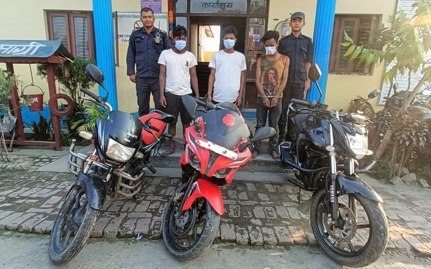 रौतहटबाट मोटरसाइक चोरीमा संलग्न तीन जना पक्राउ