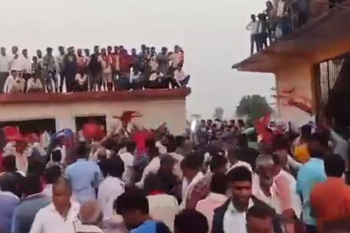 चुनावी बहसमा कुर्सी हानाहान, लालविहारी माविका प्राचार्य घाइते