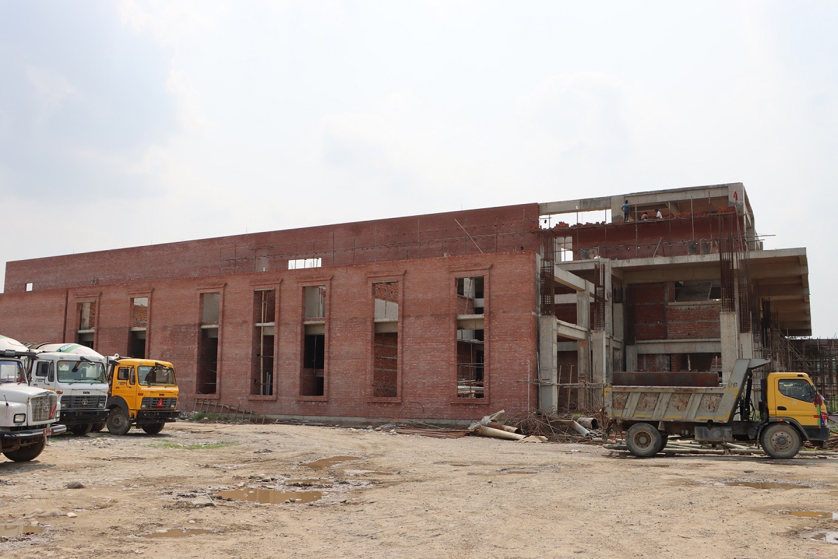 चितवनको भरतपुरमा निर्माणाधीन सिटी हल 
