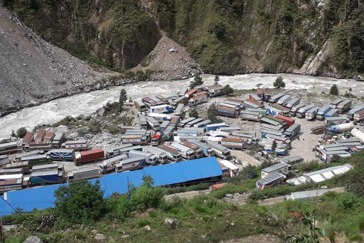 रसुवागढी र तातोपानीमा रुटका ट्रक-कन्टेनरको ढुवानी भाडा वृद्धि