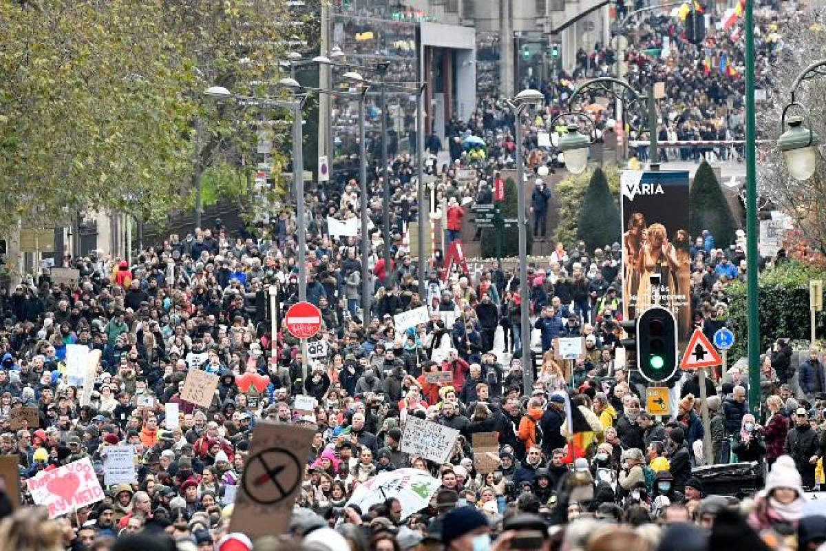 बेल्जियममा कोभिड नियन्त्रणका लागि जारी गरिएका नियमविरुद्ध प्रदर्शन