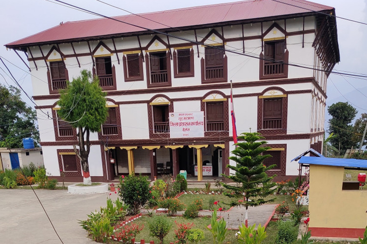 दैलेख प्रशासनको सेवा पाँच दिनका लागि बन्द