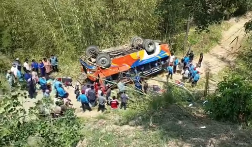 धनकुटामा बस दुर्घटना हुँदा एकको मुत्यु, १४ जना घाइते