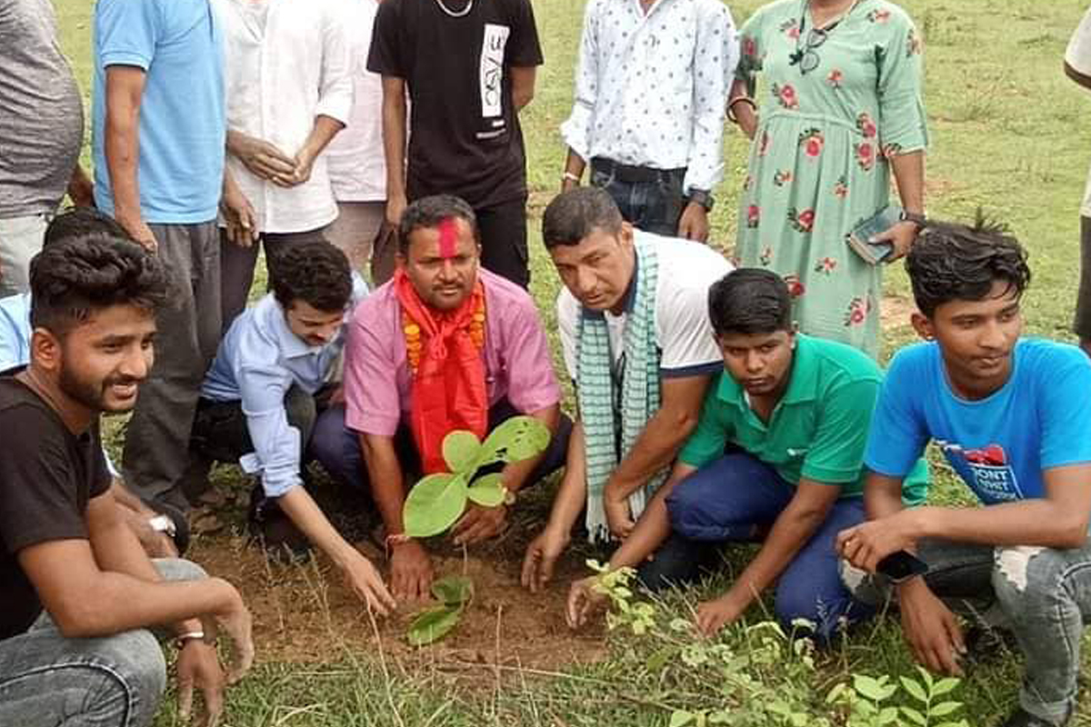 चुरे वनमा ५ सय वृक्षरोपण