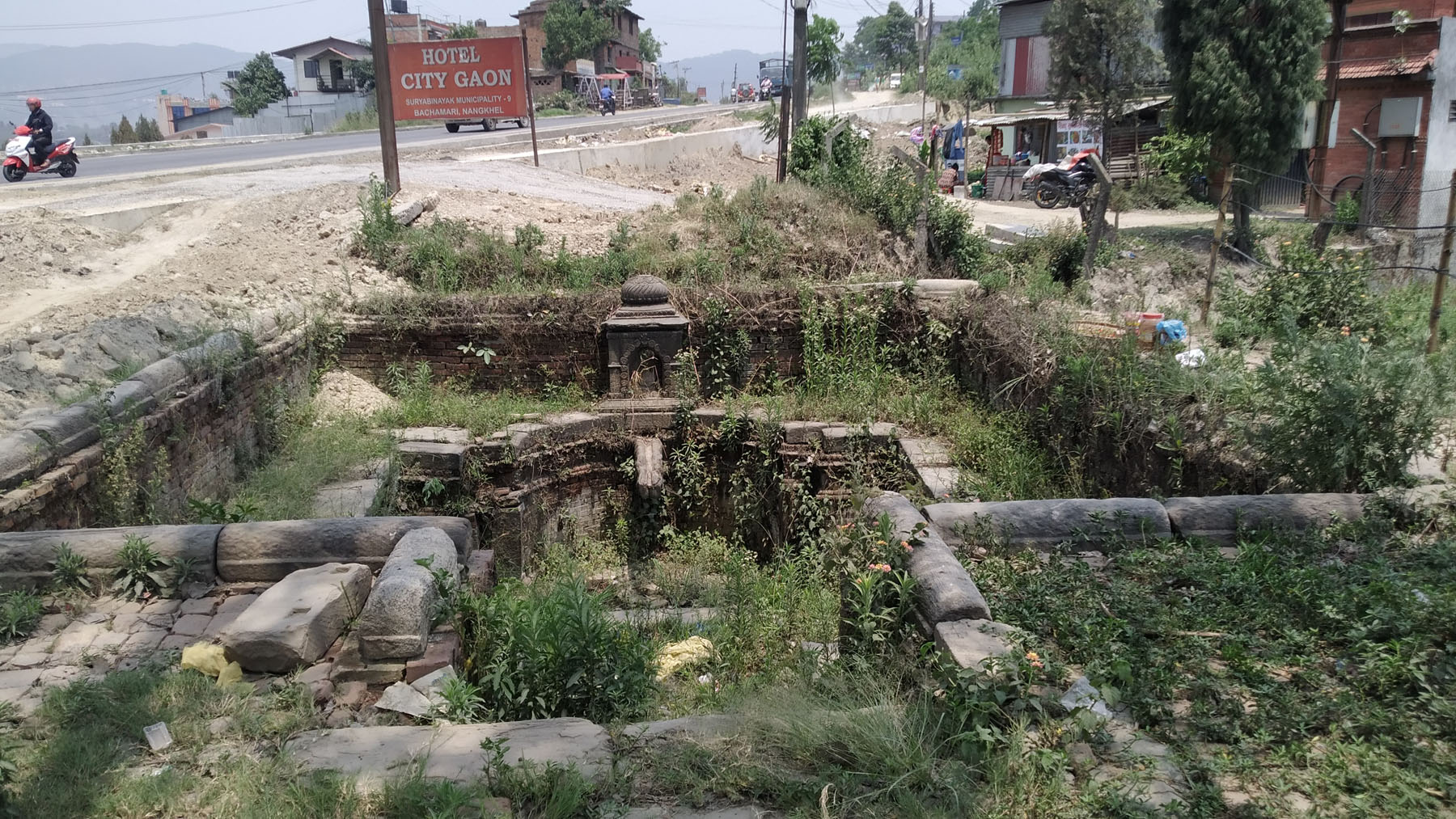 नासिँदैछन् ढुंगेधारा